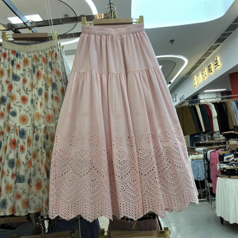 Francuski stil: midi suknja A-linije s čipkom i izrezima, elastičan pojas, za žene, ljeto 2025