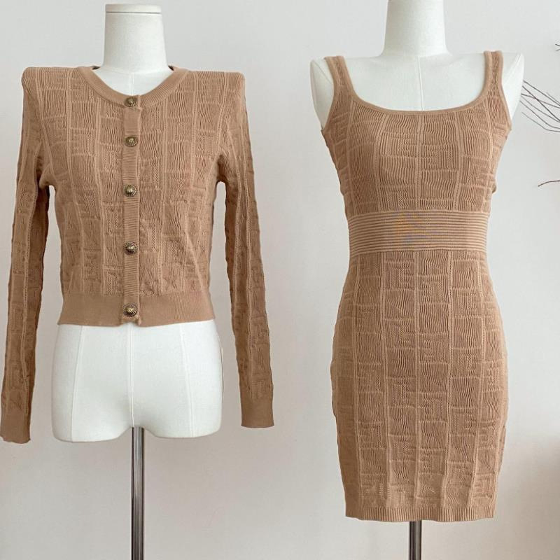 Dvostruki pleteni set: kratka bodycon haljina i dugi kardigan s rukavima u obliku roga, rayon