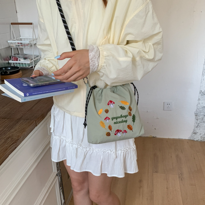 Geantă de umăr din nylon pentru telefon, drăguță și compactă, pentru călătorii, broderie cu desene animate, design părinte-copil
