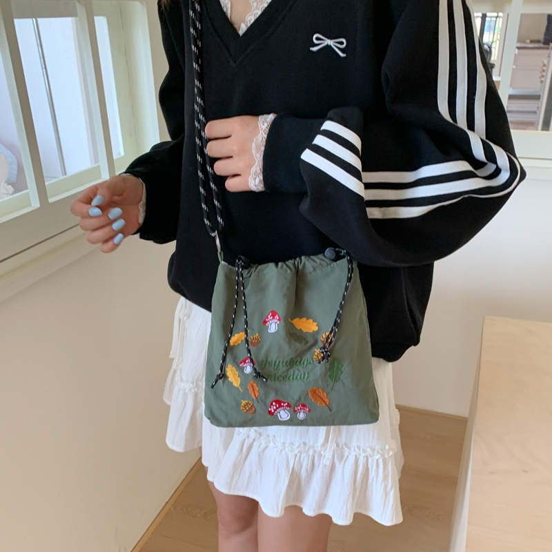Geantă de umăr din nylon pentru telefon, drăguță și compactă, pentru călătorii, broderie cu desene animate, design părinte-copil