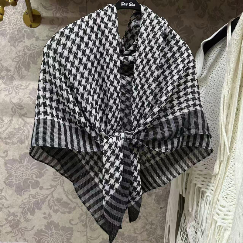 Τετράγωνο φουλάρι 100×100 cm με μοτίβο pata de gallo και λαμπερή βισκόζη, γυναικείο φουλάρι