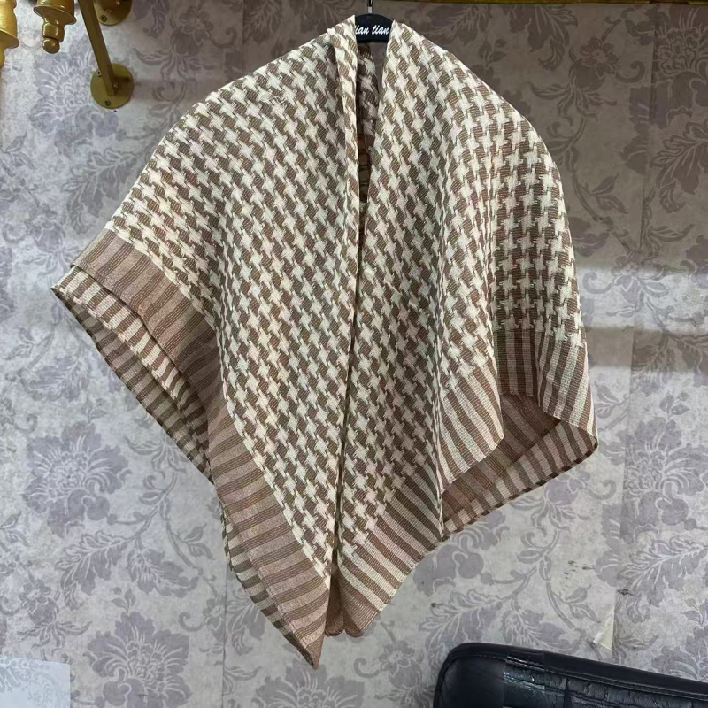 Τετράγωνο φουλάρι 100×100 cm με μοτίβο pata de gallo και λαμπερή βισκόζη, γυναικείο φουλάρι