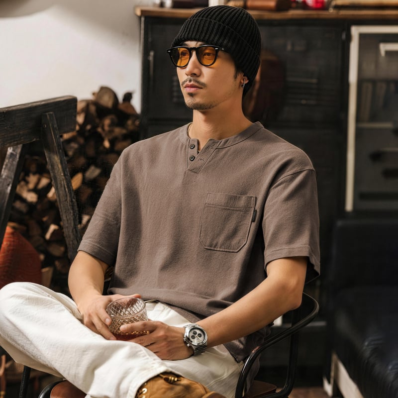Muška polo majica s Henley ovratnikom od lana, američki retro stil, ljeto 2026