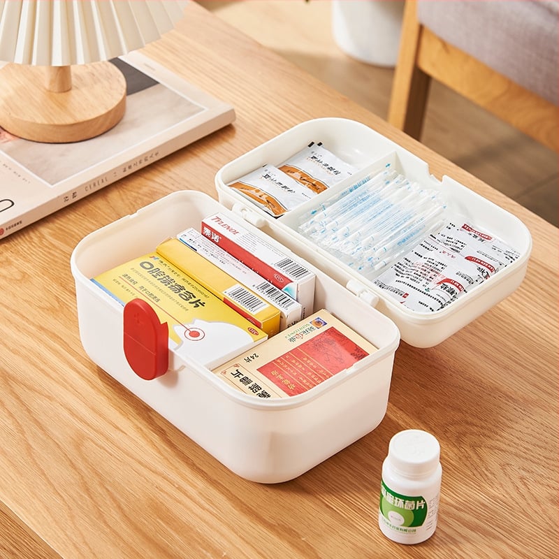 Cutie de medicamente pentru uz casnic, cu mai multe compartimente, pentru organizarea medicamentelor obișnuite și a celor pentru copii; trusă de prim-ajutor portabilă.