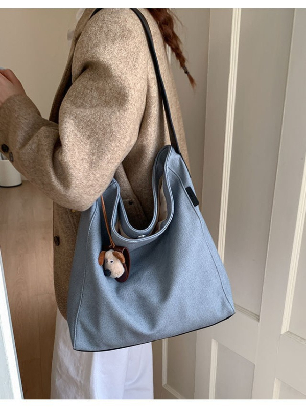 Nova retro tote torba za jesen-zimu, velika kapaciteta, svestrana za posao i svakodnevnu upotrebu, preko tijela i na ramenu.