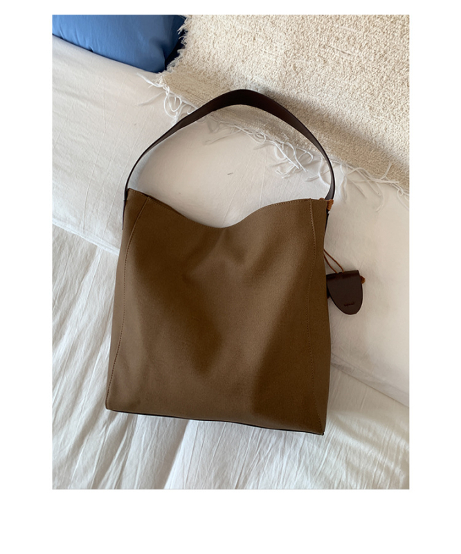 Nova retro tote torba za jesen-zimu, velika kapaciteta, svestrana za posao i svakodnevnu upotrebu, preko tijela i na ramenu.