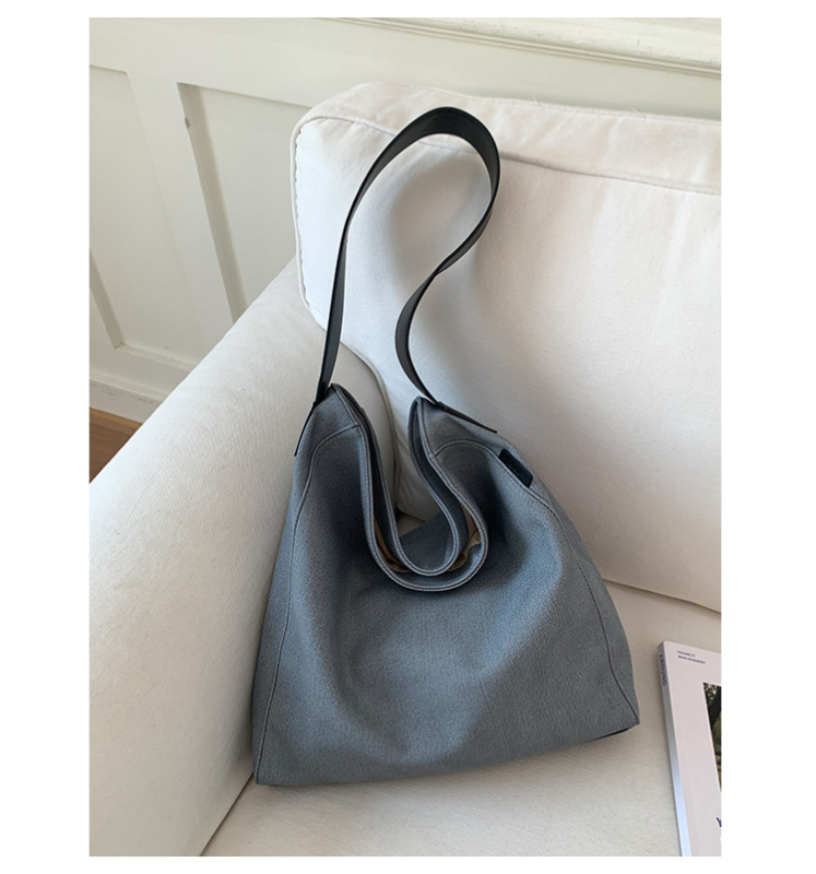 Nova retro tote torba za jesen-zimu, velika kapaciteta, svestrana za posao i svakodnevnu upotrebu, preko tijela i na ramenu.
