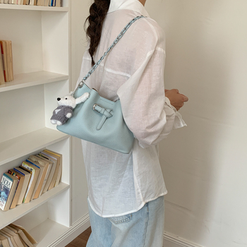 2026 nova ženska torbica u francuskom stilu, lagana i elegantna crossbody torbica za rame, oblik kante