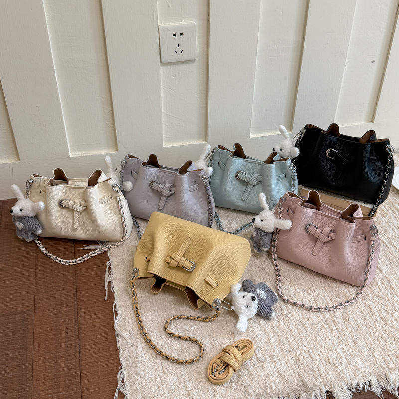 2026 nova ženska torbica u francuskom stilu, lagana i elegantna crossbody torbica za rame, oblik kante