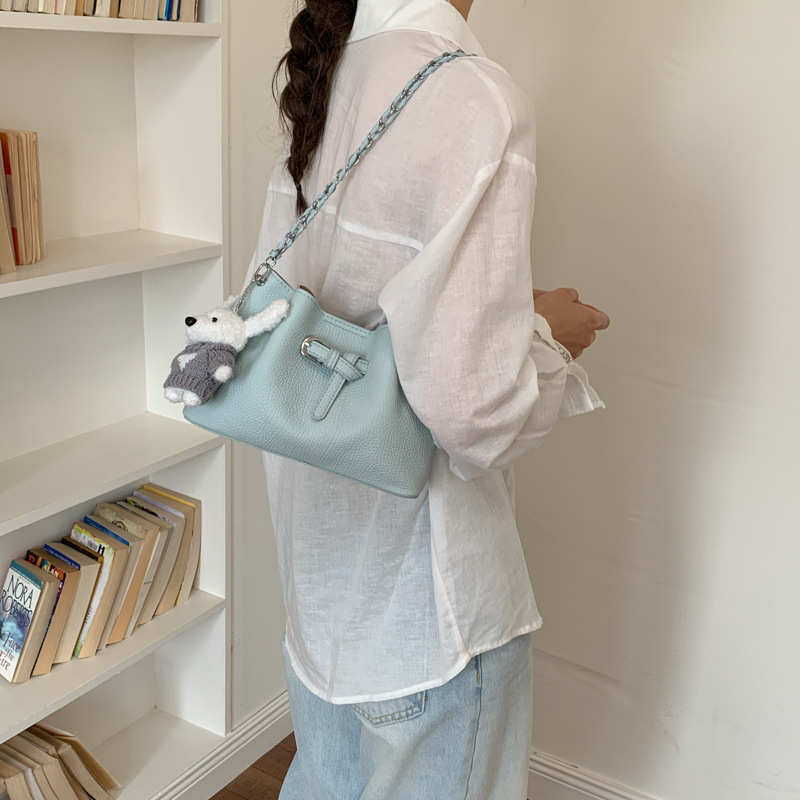 2026 nova ženska torbica u francuskom stilu, lagana i elegantna crossbody torbica za rame, oblik kante