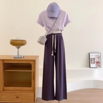 Hlače širokih nogavica od ice silk, visoki struk, prozračne i lagane, udobne za svakodnevno nošenje, produžuju noge i vitkaju siluetu, minimalistički dizajn