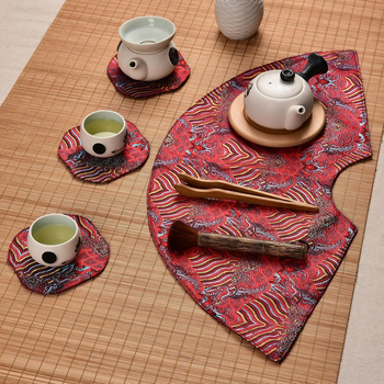 Fan alakú kínai stílusú tea ceremony készlet: teátörlő kendő, teáscsésze alátét, teáskanna tartó és teás tál alátét