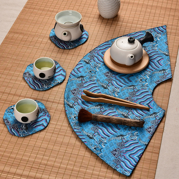 Fan alakú kínai stílusú tea ceremony készlet: teátörlő kendő, teáscsésze alátét, teáskanna tartó és teás tál alátét