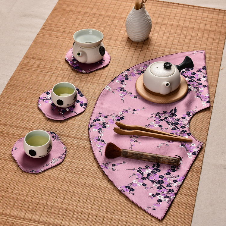 Fan alakú kínai stílusú tea ceremony készlet: teátörlő kendő, teáscsésze alátét, teáskanna tartó és teás tál alátét