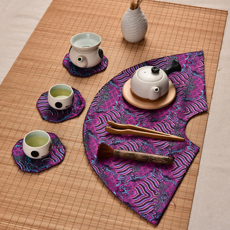 Fan alakú kínai stílusú tea ceremony készlet: teátörlő kendő, teáscsésze alátét, teáskanna tartó és teás tál alátét