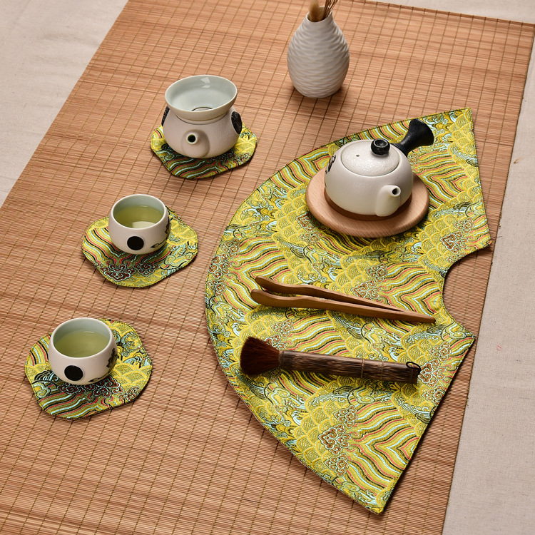 Fan alakú kínai stílusú tea ceremony készlet: teátörlő kendő, teáscsésze alátét, teáskanna tartó és teás tál alátét
