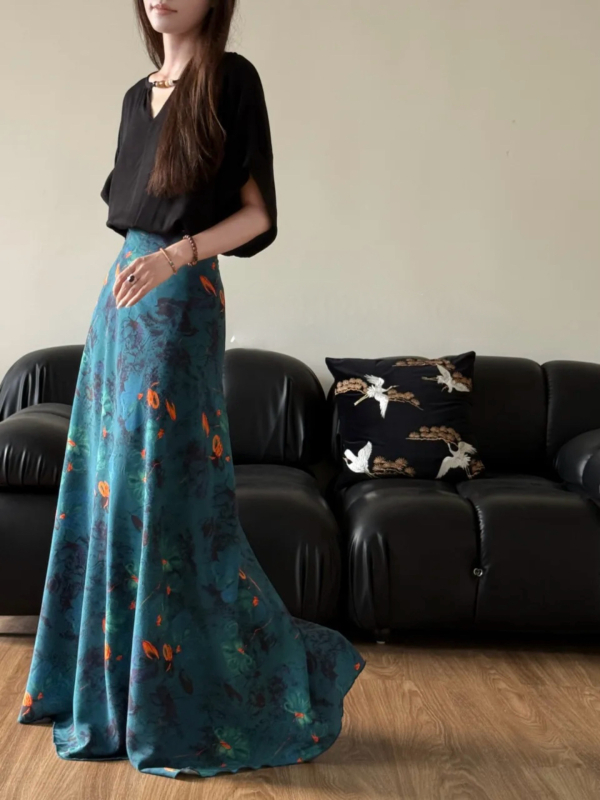 Han inspirirana wrap suknja s floralnim printom, prozračna viskoza, duga A-linija