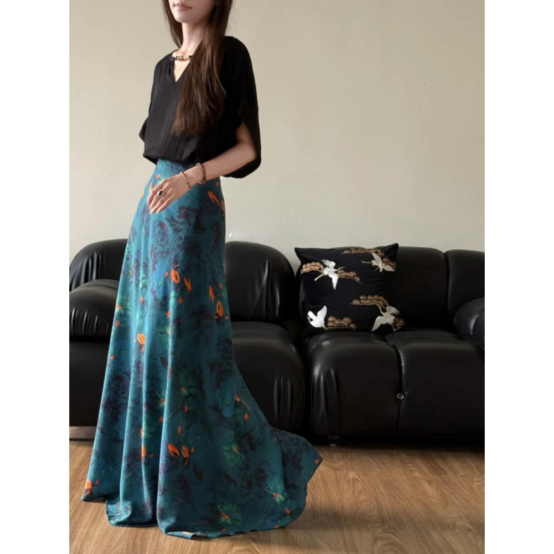 Han inspirirana wrap suknja s floralnim printom, prozračna viskoza, duga A-linija