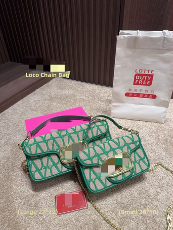 Mini crossbody kabelka z hovädzej kože najvyššej kvality s retiazkou, vreckom na telefón a ozdobou s abecedou