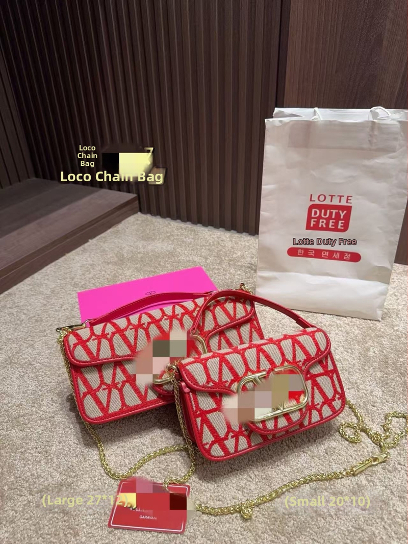 Mini crossbody kabelka z hovädzej kože najvyššej kvality s retiazkou, vreckom na telefón a ozdobou s abecedou