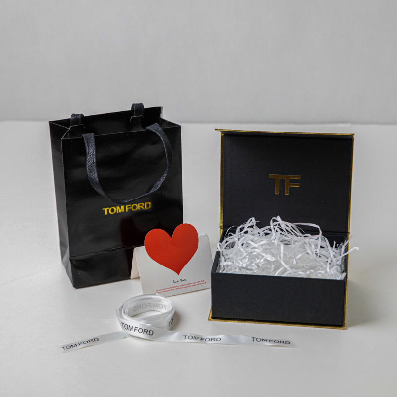 Комплект подаръци с парфюм D Brand: кутия за парфюм, сламена кутия, опаковка за парфюм Y Brand, торба за парфюм G Brand и капак за опаковка със стил.