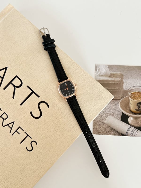 Ženski sat 2026, retro niša minimalistički stil, Instagram-inspiriran, elegantni kvarc sat s pravokutnim brojčanik