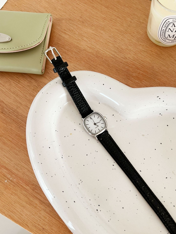 Ženski sat 2026, retro niša minimalistički stil, Instagram-inspiriran, elegantni kvarc sat s pravokutnim brojčanik