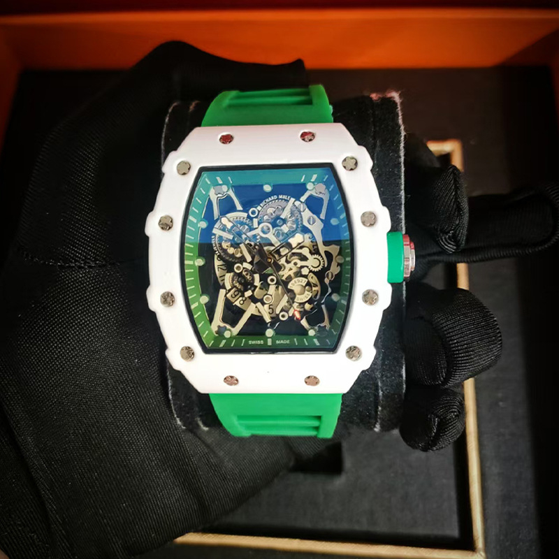 Muški kvarcni sat s tri kazaljke, oblik bačve, kalendar, sportski stil