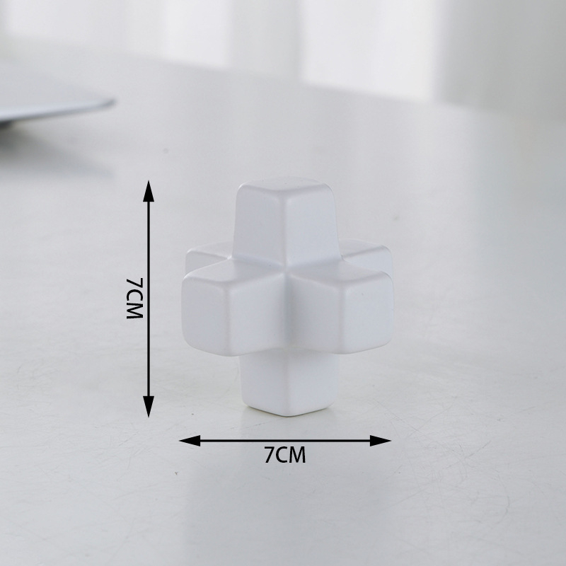 Moderný geometrický keramický ornament, dekorácia pracovnej plochy v severskom štýle