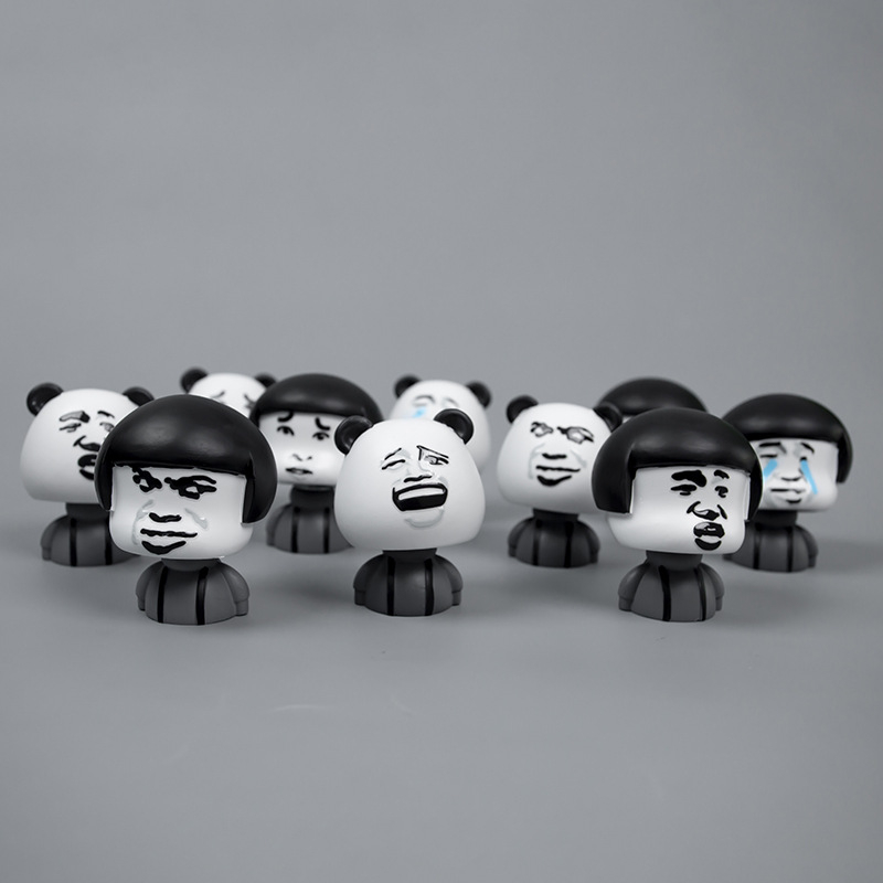 Auto bobblehead inspiriran Internet memovima, panda glava i glava gljive, smola