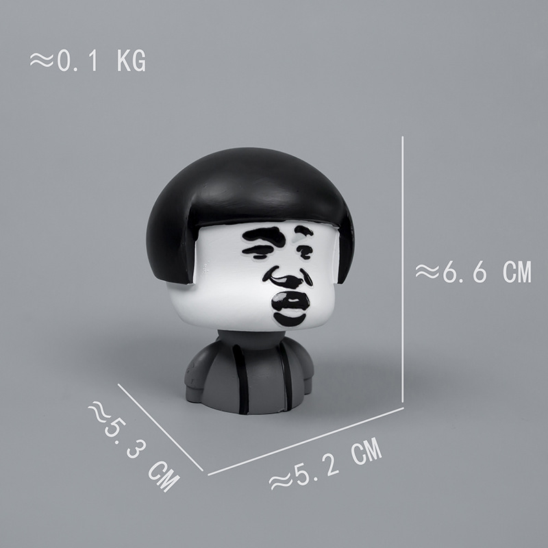 Auto bobblehead inspiriran Internet memovima, panda glava i glava gljive, smola