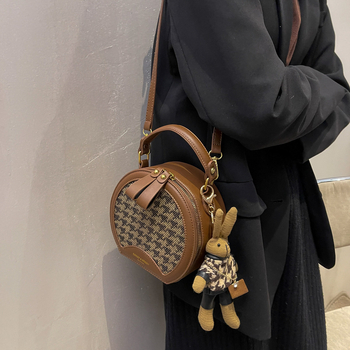 Geantă rotundă mică, quiltată, în stil Hong Kong, cu bretea crossbody