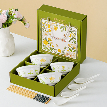 Pastoralnog stila porcelanski set: zdjela, tanjur i žlica u kutiji za poklon