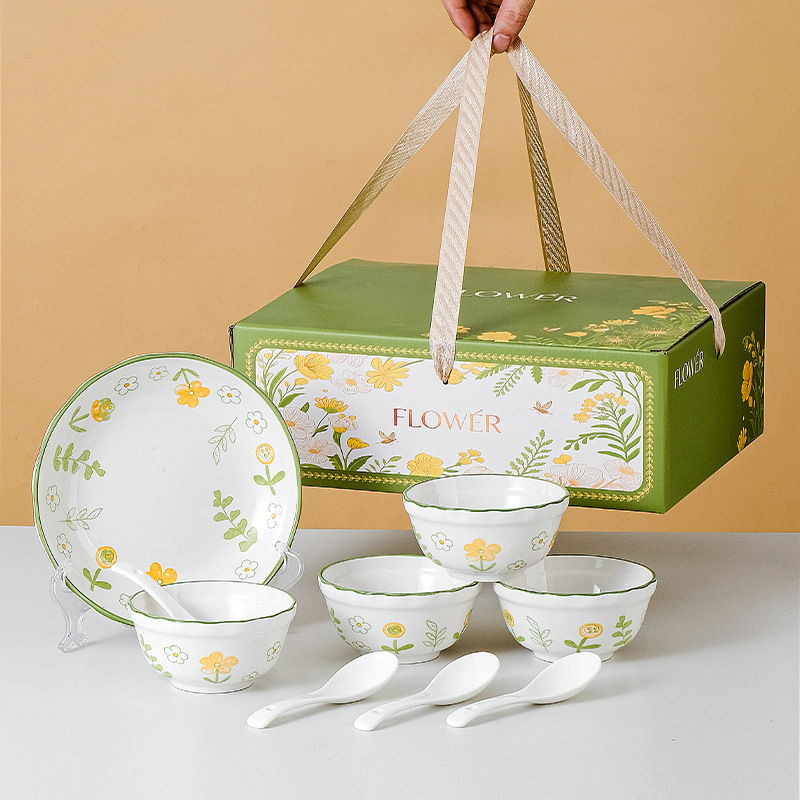 Pastoralnog stila porcelanski set: zdjela, tanjur i žlica u kutiji za poklon