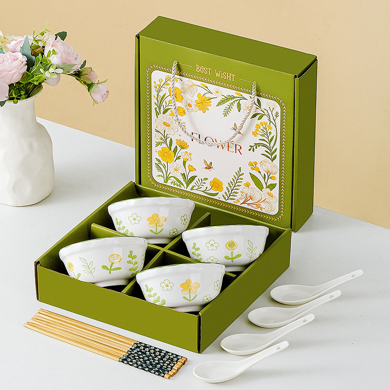 Pastoralnog stila porcelanski set: zdjela, tanjur i žlica u kutiji za poklon