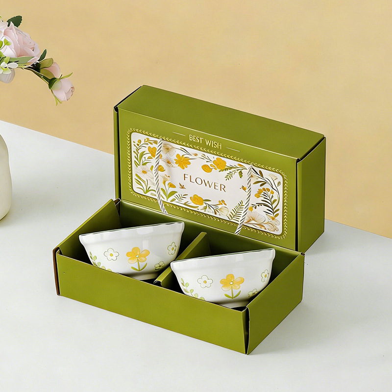 Pastoralnog stila porcelanski set: zdjela, tanjur i žlica u kutiji za poklon