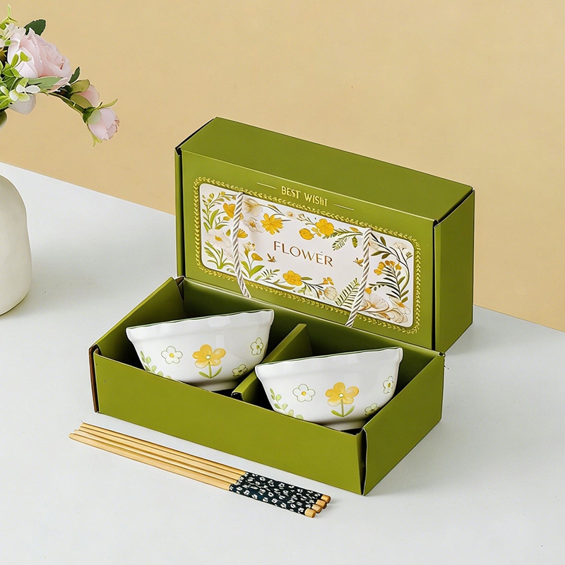 Pastoralnog stila porcelanski set: zdjela, tanjur i žlica u kutiji za poklon