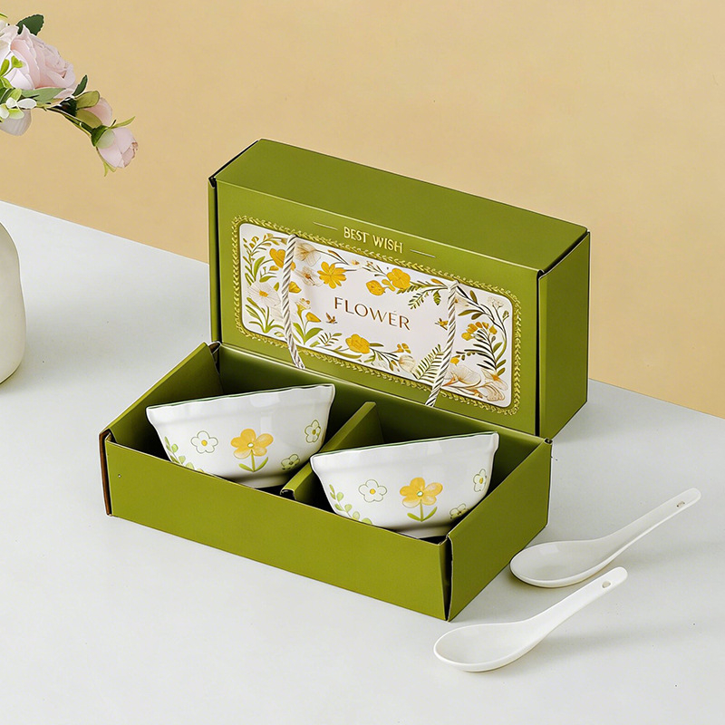 Pastoralnog stila porcelanski set: zdjela, tanjur i žlica u kutiji za poklon