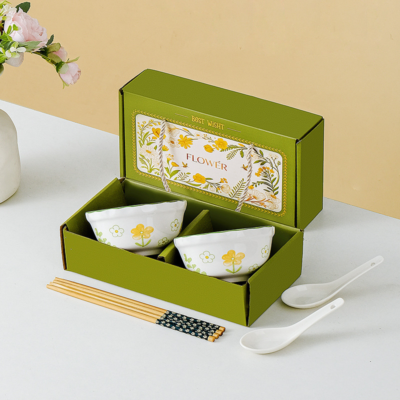 Pastoralnog stila porcelanski set: zdjela, tanjur i žlica u kutiji za poklon