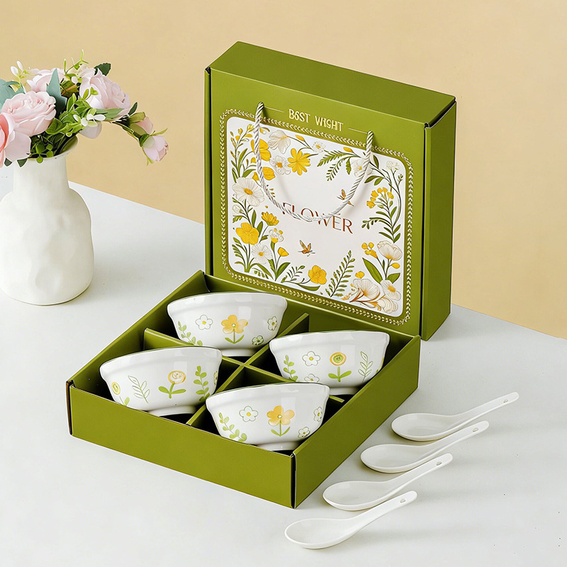 Pastoralnog stila porcelanski set: zdjela, tanjur i žlica u kutiji za poklon