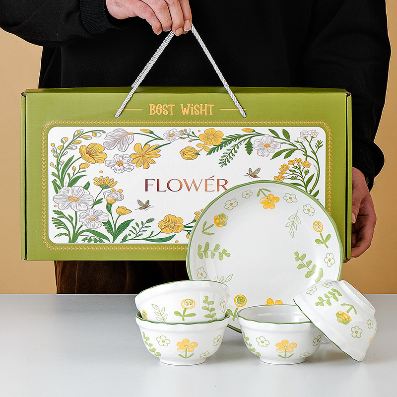 Pastoralnog stila porcelanski set: zdjela, tanjur i žlica u kutiji za poklon