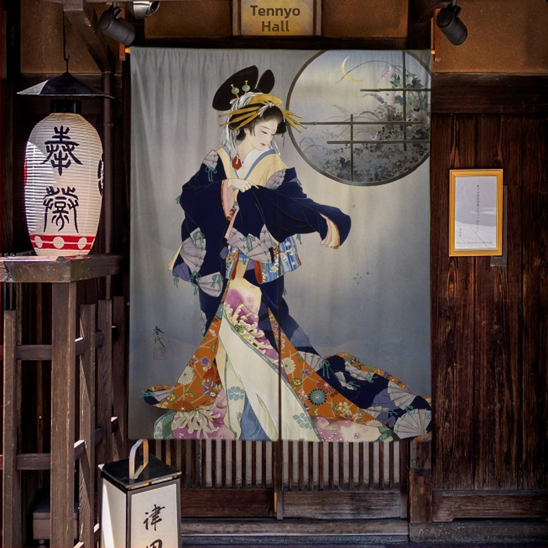 Bavlneno-ľanové závesy a rolety v japonskom štýle s potlačou pre sushi reštauráciu so zatemňovacou priečkou v pozadí.