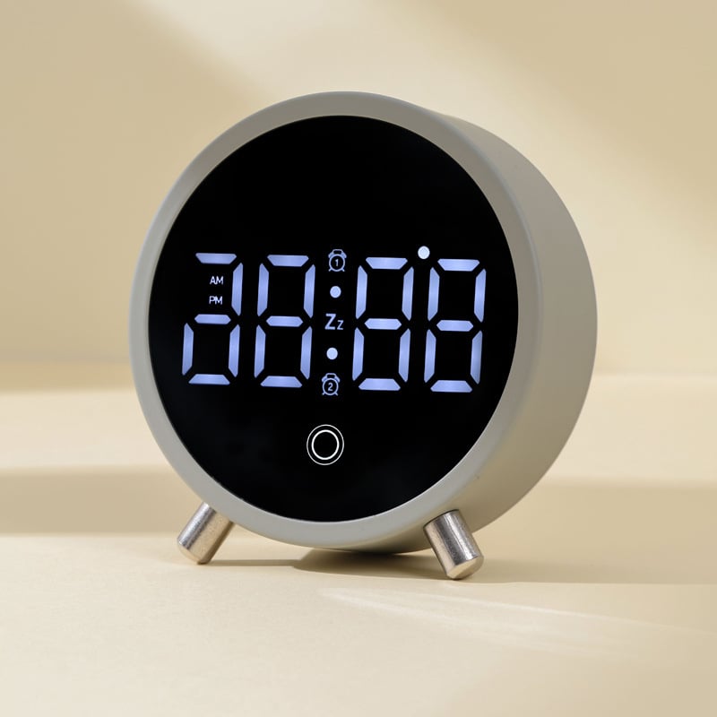 Ceas de birou LED digital ultra-subțire cu alarmă puternică pentru copii și elevi, alimentat la priză, design modern