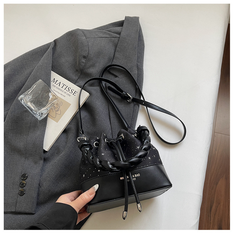 2026 moderna ženska bucket torba – crossbody torba, teksturirana PU koža, XL veličina