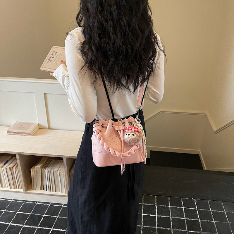2026 moderna ženska bucket torba – crossbody torba, teksturirana PU koža, XL veličina