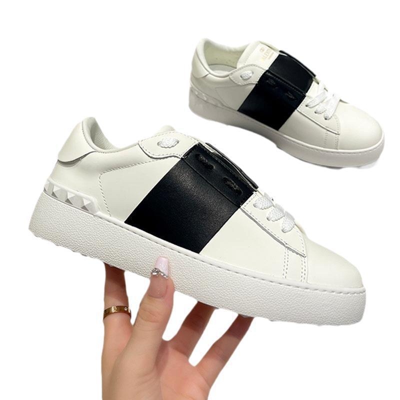 Bijele tenisice s zakovicama, koža prvog sloja, debeli đon, niskog profila, vezanje, unisex
