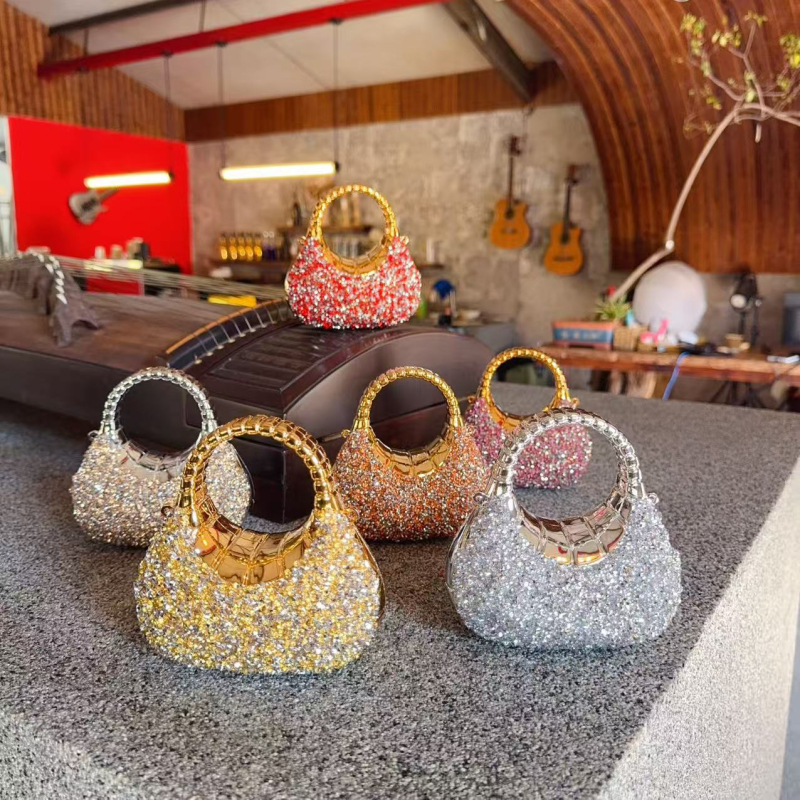 Ženska večernja torbica od akrila s dijamantnom ukrašenjem, ovalni oblik, magnetsko zatvaranje, mini luksuzna torbica