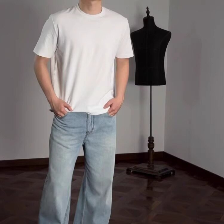 Muška majica od pamuka kratkih rukava, okrugli izrez, boxy kratka duljina, Slim-Fit kroj.
