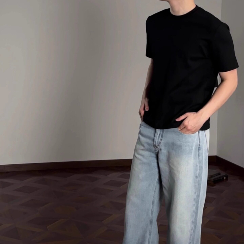 Muška majica od pamuka kratkih rukava, okrugli izrez, boxy kratka duljina, Slim-Fit kroj.