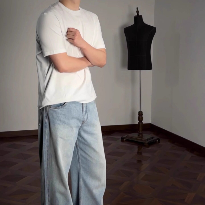 Muška majica od pamuka kratkih rukava, okrugli izrez, boxy kratka duljina, Slim-Fit kroj.